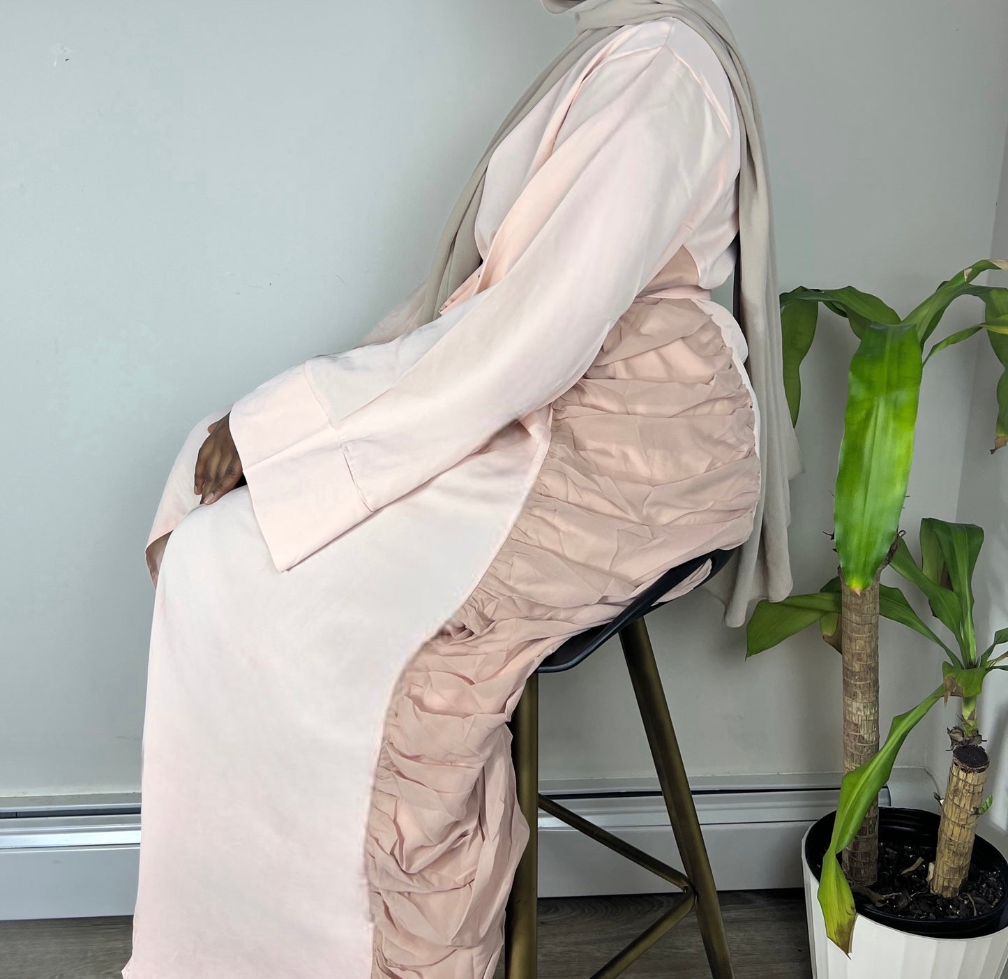 Yasmeen Rutched Open Abaya- Blush